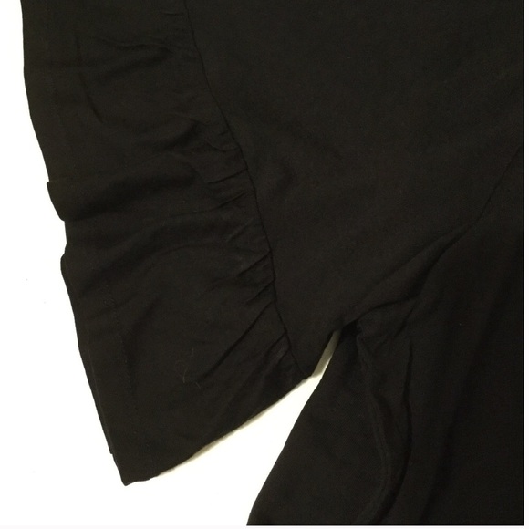 Black! Medium ruffled sleeve T. Slinky. - Picture 5 of 8